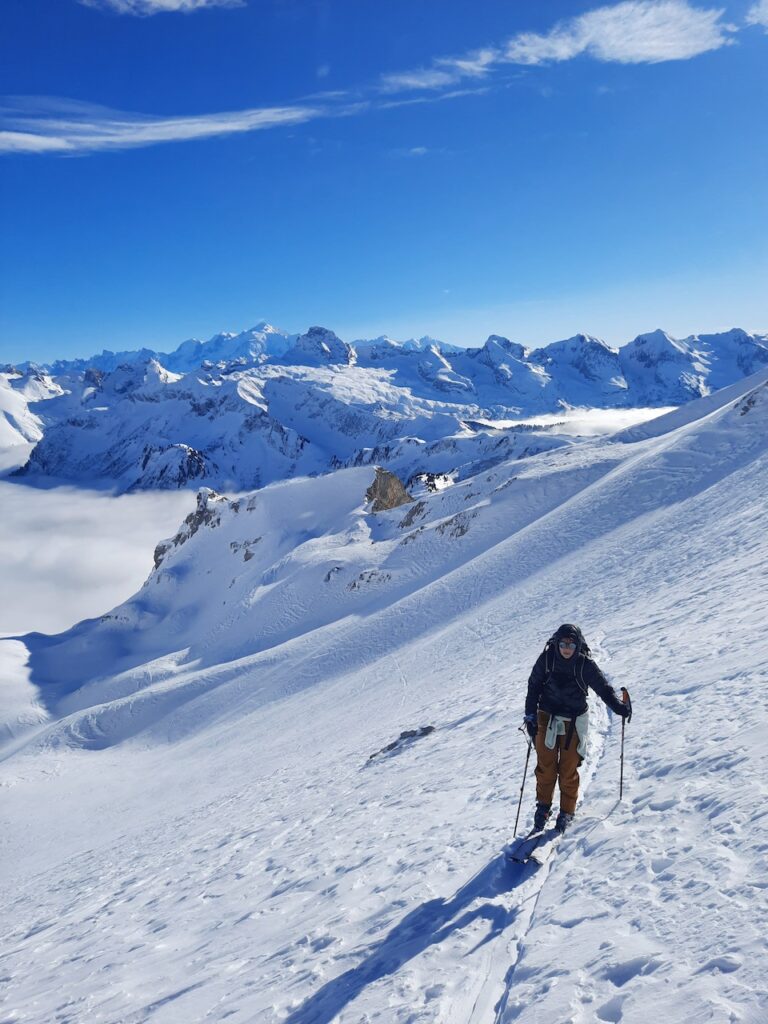 Arrivée en ski de randonnée au Col de Balafrasse