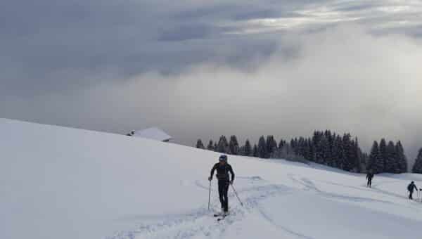 Monstre belle et raide cordon vélo ski